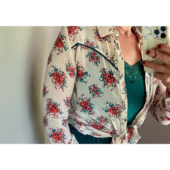 Women’s South Western Wrangler Style Floral Button Up Blouse/Top Size Medium - Picture 6 of 16
